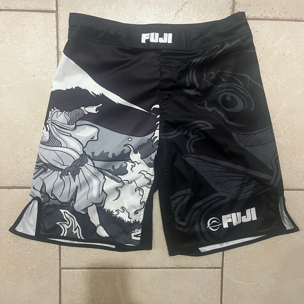 FUJI BASELINE FIGHT SHORTS